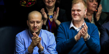 Alldaynews.gr Γεγονός ο πρώτος γάμος ομόφυλου ζευγαριού στην Ελλάδα – Παντρεύτηκαν στη Νέα Σμύρνη ο Σταύρος Γαβριλιάδης και ο Δημήτρης Ελευσινιώτης