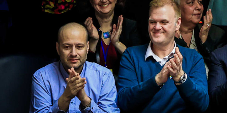 Alldaynews.gr Γεγονός ο πρώτος γάμος ομόφυλου ζευγαριού στην Ελλάδα – Παντρεύτηκαν στη Νέα Σμύρνη ο Σταύρος Γαβριλιάδης και ο Δημήτρης Ελευσινιώτης