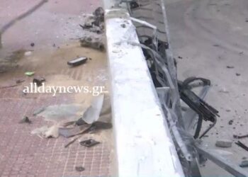 Σοβαρό τροχαίο στον Πειραιά: 22χρονος δίνει μάχη για να κρατηθεί στη ζωή – Το αυτοκίνητο του χτύπησε σε μπάρες και ανετράπη (video)