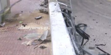 Alldaynews.gr Σοβαρό τροχαίο στον Πειραιά: 22χρονος δίνει μάχη για να κρατηθεί στη ζωή – Το αυτοκίνητο του χτύπησε σε μπάρες και ανετράπη (video)