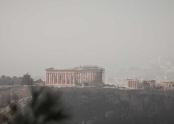 Η «καταιγίδα» αφρικανικής σκόνης γεμίζει νοσοκομεία: «Τοξικό και επικίνδυνο μείγμα»