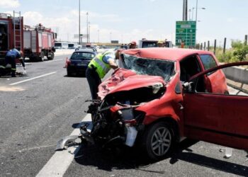 Τραγωδία ανήμερα της 25ης Μαρτίου: Τρελή πορεία αυτοκινήτου, προσέκρουσε σε νησίδα και σkότωσε μοτοσικλετιστή