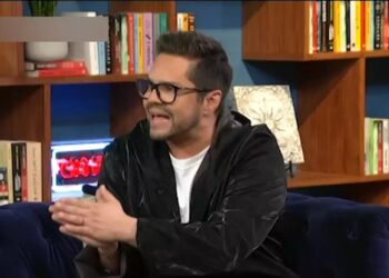 Χαμός στο Twitter με τις στολές για την τελετή αφής της Ολυμπιακής Φλόγας