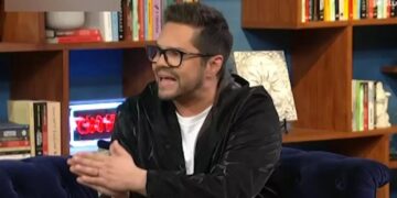 Alldaynews.gr Χαμός στο Twitter με τις στολές για την τελετή αφής της Ολυμπιακής Φλόγας