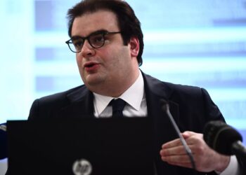 Κυριάκος Πιερρακάκης: «Ντου» στο σπίτι του – «Δεν φοβόμαστε τίποτα, δεν εκβιαζόμασε»