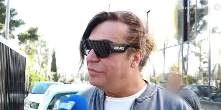 Alldaynews.gr Θεούλης: Τράκαραν το αυτοκίνητό του on air & ατάραχος συνέχισε να μιλά στην εκπομπή της Μαγγίρα!