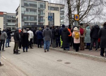 Alldaynews.gr Τραγωδία σε σχολείο: 12χρονος πupοβόλησε και σkότωσε συμμαθητή του μέσα στην τάξη (video)