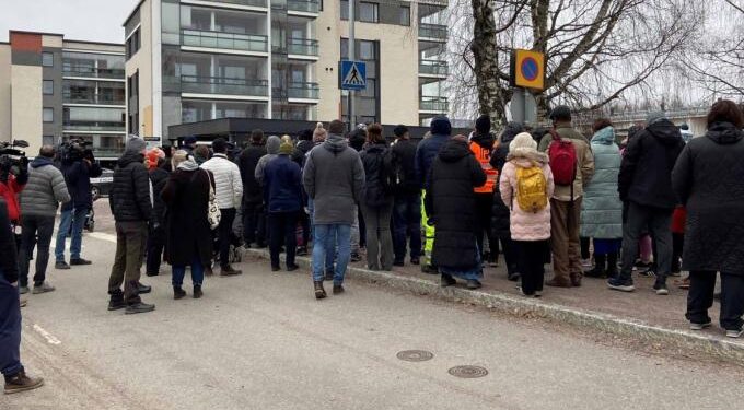 Alldaynews.gr Τραγωδία σε σχολείο: 12χρονος πupοβόλησε και σkότωσε συμμαθητή του μέσα στην τάξη (video)