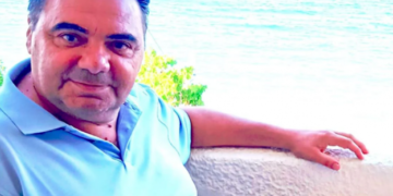 Alldaynews.gr «Άρχισε ο κόσμος να γελάει»: Η ανατριχιαστική περιγραφή για τον ηθοποιό που πέθανε την ώρα της παράστασης – «Ξαφνικά ακούσαμε ουρλιαχτά»