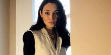 Alldaynews.gr Αργυρώ Καλλιάφα: Η καλλονή εγγονή της Τασσώς Καββαδία νίκησε την ανορεξία & χαράσσει τη δική της πετυχημένη καριέρα