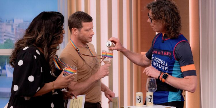 Μύστης μαραθωνοδρόμος ήπιε 25 ποτήρια κρασί αντί για νερό στη διαδρομή και κατάφερε να τερματίσει “πίτα” & εξαντλημένος