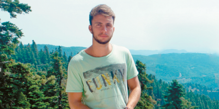 Alldaynews.gr Πήγε για εγχείρηση θυρεοειδή, πήγαν… όλα καλά και μετά από λίγο πέθανε: Νεκρός ο 27χρονος Νίκος, καταγγέλλει αμέλεια ο πατέρας του