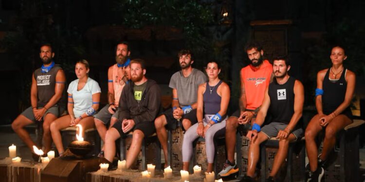 Alldaynews.gr Μπουνıές και κλωτσıές μεταξύ Μητροπολίτη και Αρχιμανδρίτη μέσα στην εκκλησία (video)