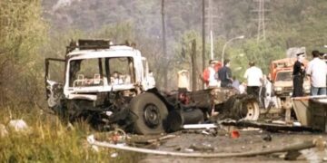 Alldaynews.gr Σαν σήμερα: Η συγκλονιστική έκρηξη βυτιοφόρου με 5 νεκρούς και 15 τραυματίες, τι λέει ο εικονολήπτης και τραυματίας Γιάννης Ξυδιάς που σώθηκε