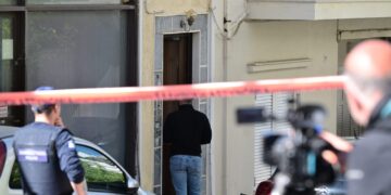 Alldaynews.gr Φρίκη στην Ηλιούπολη: Αυτός είναι ο 36χρονος που σκότωσε την μάνα του περιφερόταν για ώρες στο σπίτι πριν αυτοκτονήσει