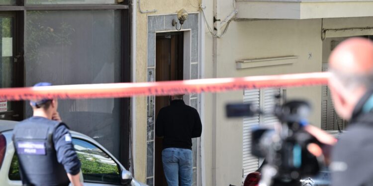 Alldaynews.gr Φρίκη στην Ηλιούπολη: Αυτός είναι ο 36χρονος που σκότωσε την μάνα του περιφερόταν για ώρες στο σπίτι πριν αυτοκτονήσει