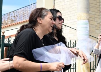 Μητέρα 28χρονης: «Δεν είχε το θάρρος να τη κοιτάξει στα μάτια, πισώπλατα το έκανε»