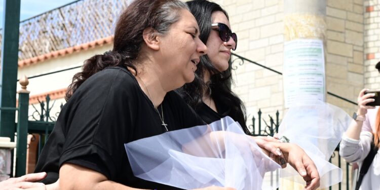 Μητέρα 28χρονης: «Δεν είχε το θάρρος να τη κοιτάξει στα μάτια, πισώπλατα το έκανε»