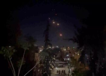 Alldaynews.gr Πύραυλοι του Ισραήλ έπληξαν αεροπορική βάση στο Ιράν αλλά όχι πυρηνικές εγκαταστάσεις