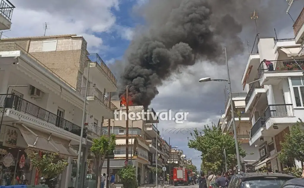 φωτιά σε πολυκατοικία