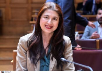 Γυναίκα χαστούκισε την βουλευτή της Νέας Δημοκρατίας, Αγγελική Δεληκάρη σε εκκλησία