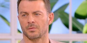 Συγκινεί ο Αγγελόπουλος: «Προσευχόμασταν για τη σωτηρία της ψυχής της μητέρας μας…»