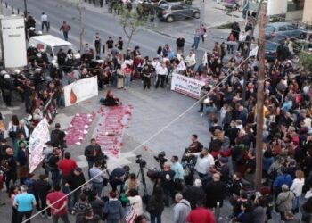 Alldaynews.gr Οργισμένες αντιδράσεις για το «περιπολικό δεν είναι ταξί»: «Ξηλώστε τους όλους»