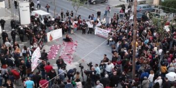 Alldaynews.gr Οργισμένες αντιδράσεις για το «περιπολικό δεν είναι ταξί»: «Ξηλώστε τους όλους»