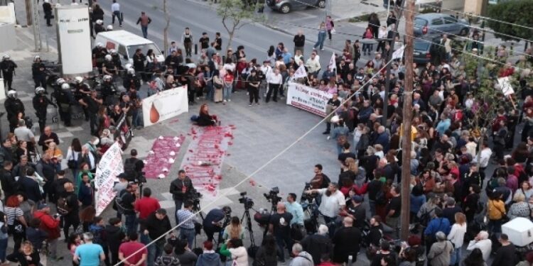 Alldaynews.gr Οργισμένες αντιδράσεις για το «περιπολικό δεν είναι ταξί»: «Ξηλώστε τους όλους»