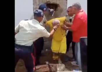 Η πιο αποτυχημένη απόδραση στην ιστορία: Κρατούμενοι έσκαψαν τούνελ και βγήκαν απευθείας στο αρχηγείο της αστυνομίας (video)