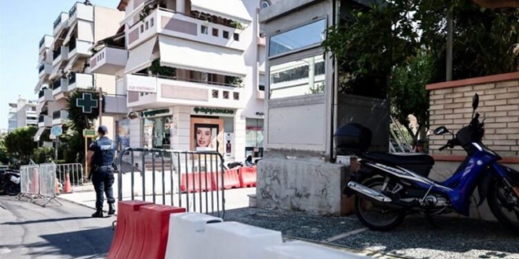 Καταγγελία σοκ: Άγριος ξυλοδαρμός γυναίκας δίπλα στον φύλακα του Α.Τ Χολαργού – «Θεωρώ ότι ζω από τύχη»