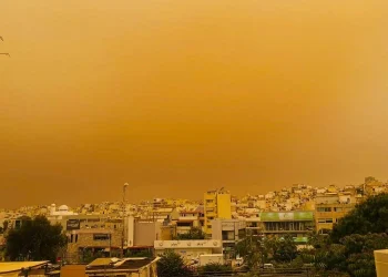 Αφρικανική σκόνη: «Πνiγnκαν» Αρχαία Ολυμπία, Καλαμάτα και Αττική – Συγκλονιστικές εικόνες από όλη την Ελλάδα