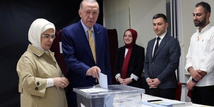 Alldaynews.gr Τουρκία: Το χειρότερο αποτέλεσμα Ερντογάν στα 22 χρόνια εξουσίας – Ανησυχία στις αγορές