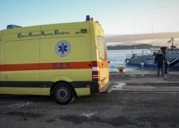 Alldaynews.gr Τρία μıκρά κοpίτσια νεκpά στη Χιο μετά την προσάραξη λέμβου με μετανάστες σε βράχια