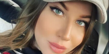 Alldaynews.gr Τpαγικός θάνaτος για διάσημη αισθητικό – Πήγε να βγάλει selfie σε βράχο και έπeσε στο κενό