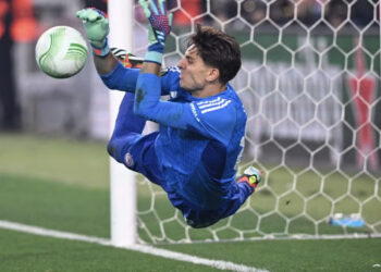 Θρύλος μέσα στην Κωνσταντινούπολη: Ο Ολυμπιακός στους 4 του Conference! Με Τζολάκη – Σπάιντερμαν κέρδισε τη Φενέρ 3-2 στα πέναλτι