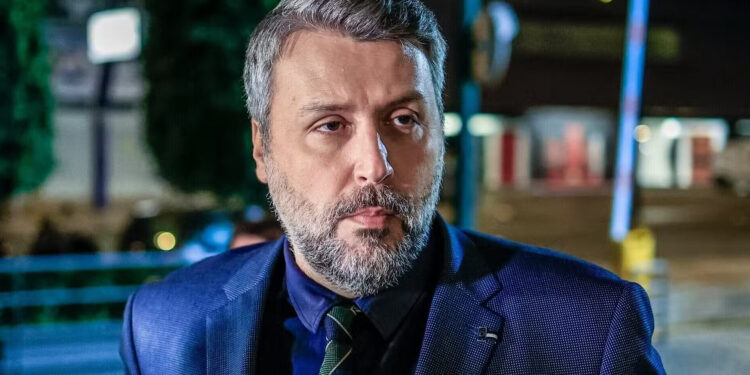 Alldaynews.gr Τι απαντά ο Γιάννης Καλλιάνος για το απειλητικό μήνυμα που φέρεται να έστειλε στον αγγειοχειρουργό του πατέρα του