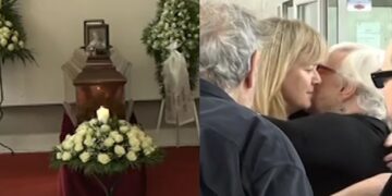 Alldaynews.gr Γιάννης Φέρτης: Συντετριμμένη η Μαρίνα Ψάλτη στην κηδεία, έπεσε στην αγκαλιά της Ξένιας Καλογεροπούλου (φωτο, video)