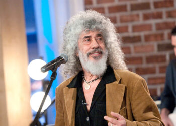 Συνελήφθη ο τραγουδιστής Γιάννης Γιοκαρίνης για ενδοοικογενειακή βία