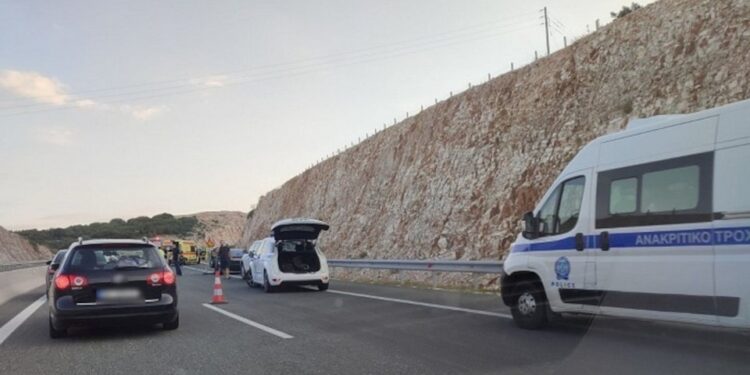 Alldaynews.gr Πάρκαρε το φορτηγό στην Ιόνια Οδό και έδειρε τη σύζυγό του – Την έστειλε στο νοσοκομείο