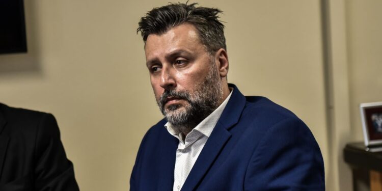 Alldaynews.gr Γιάννης Καλλιάνος: Αυτό είναι το ποσό που πήρε σε «φακελάκι» ο γιατρός – Ξέσπασε η μητέρα του