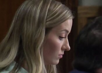 Alldaynews.gr Αυτή είναι η 25χρονη καθηγήτρια που αποπλάνησε μαθητή της – Τα μηνύματα και οι φωτο στο κινητό του μαθητή (φωτο, video)