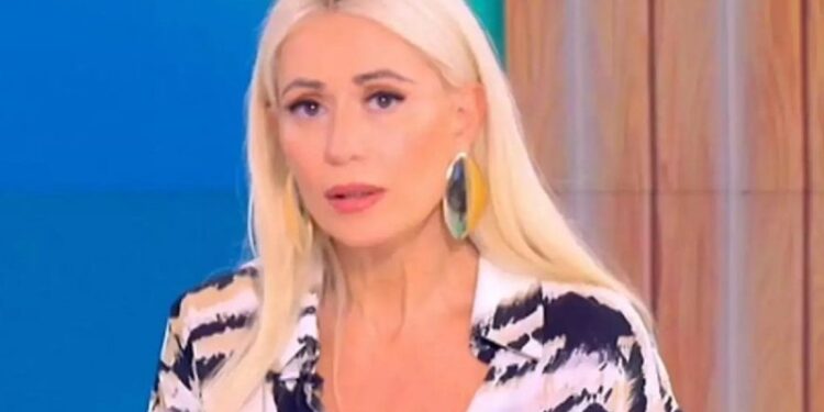 Alldaynews.gr Survivor: Πέταξε το μικρόφωνο και αποχώρησε από το συμβούλιο – Στα «μαχαίρια» Ασημίνα Χατζηανδρέου και και Τζέημς Καφετζής – «Με έβρισε αισχρά μπροστά σε όλους» (video)