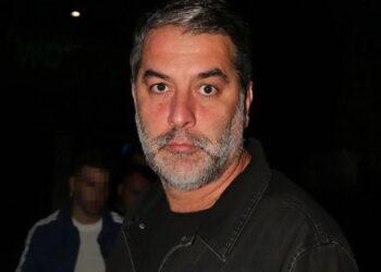 Άγιος Δημήτριος: Άγρια ρατσιστική επίθεση σε διανομέα στη μέση του δρόμου – Εικόνες αποτροπιασμού