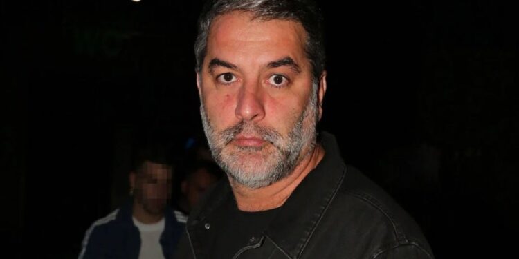 Άγιος Δημήτριος: Άγρια ρατσιστική επίθεση σε διανομέα στη μέση του δρόμου – Εικόνες αποτροπιασμού