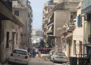 Αστυνομικός ο 31χρονος νεκρός στο Πασαλιμάνι – Προσπάθησε να διασωθεί και τον πλάκωσε το κτίριο – 7 προσαγωγές (φωτο, video)