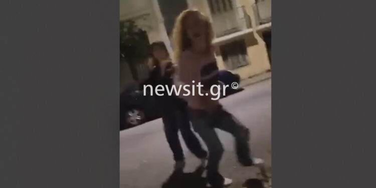 Alldaynews.gr «Φοβήθηκα ότι θα γίνει κακό» λέει αυτόπτης μάρτυρας για τη γυναίκα που πήδηξε από το παράθυρο για να σωθεί