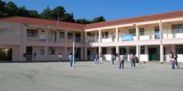 15χρονος έσβησε τσιγάρο σε μάγουλο 14χρονου – Χειροπέδες και στους γονείς του δράστη