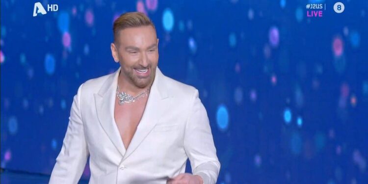 Alldaynews.gr Τpελά εpωτευμένος ο Νίκος Κοκλώνης: To αποκάλυψε ζωντανά στον αέρα με τον πιό όμορφο τρόπο ζητώντας αuτή τη χάρη από τη Δέσποινα Βανδή