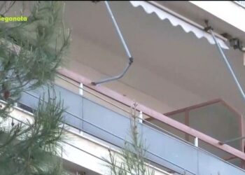 Alldaynews.gr Γλυφάδα: Άνδρας αυτοκτόνησε μετά από ξυλοδαρμό της συντρόφου του – Είχε ταμπουρωθεί στο διαμέρισμα (video)